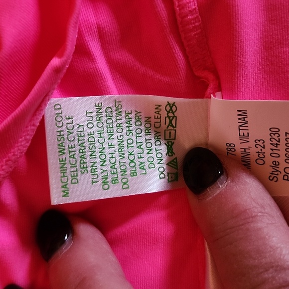 NWT Lilly Pulitzer long sleeve active tee. UPF 50+ .  Pink , size Medium - Picture 8 of 8